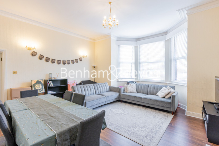 3  bedrooms flat to rent in Langland Mansions, Hampstead, NW3-image 1