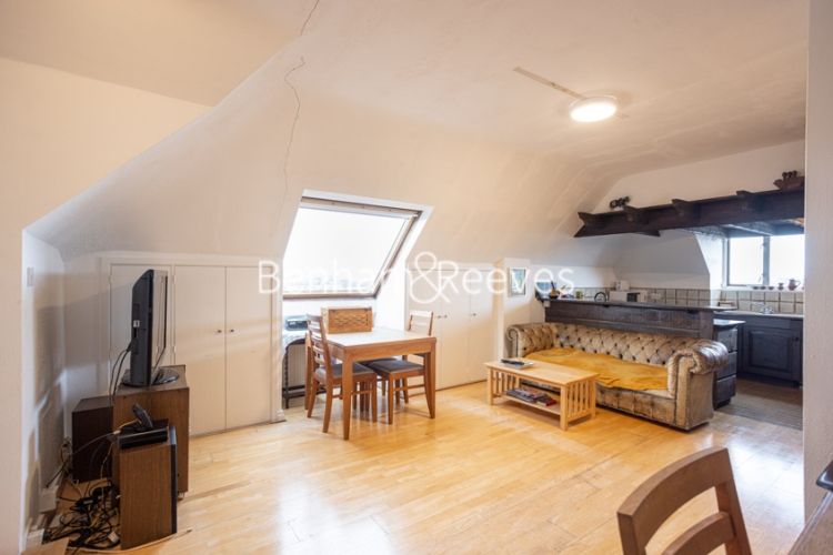 Studio flat to rent in Wessex Court, Golder Green, NW11-image 1