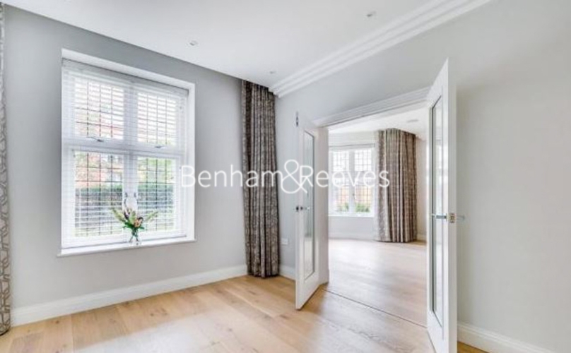 3 bedrooms flat to rent in Kidderpore Gardens, Hampstead, NW3-image 7