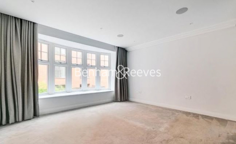 3 bedrooms flat to rent in Kidderpore Gardens, Hampstead, NW3-image 10