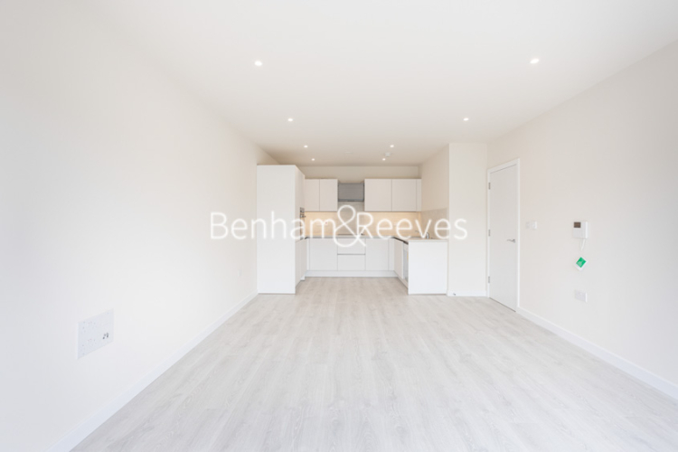 2  bedrooms flat to rent in Inglis Way, Hampstead, NW7-image 1
