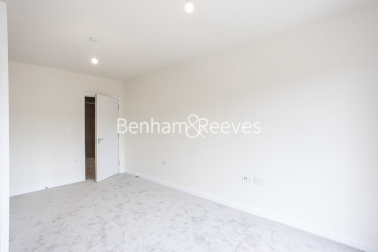 2  bedrooms flat to rent in Inglis Way, Hampstead, NW7-image 3