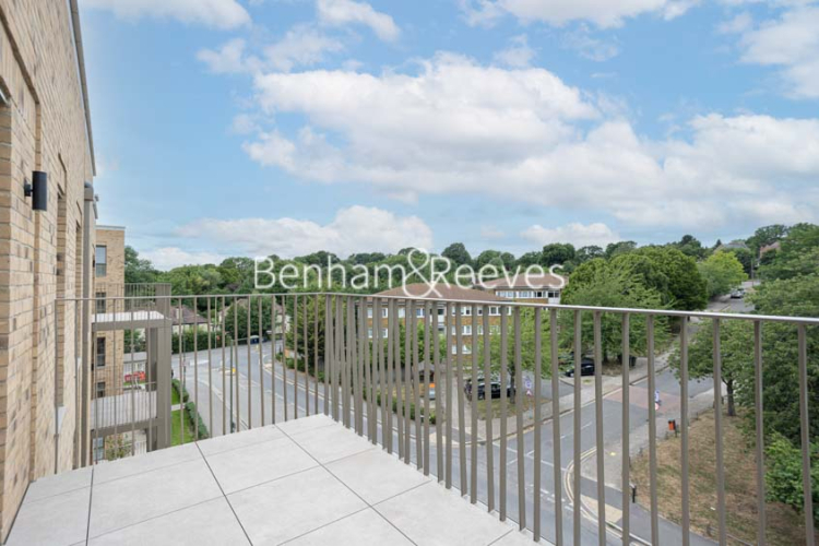 2  bedrooms flat to rent in Inglis Way, Hampstead, NW7-image 5