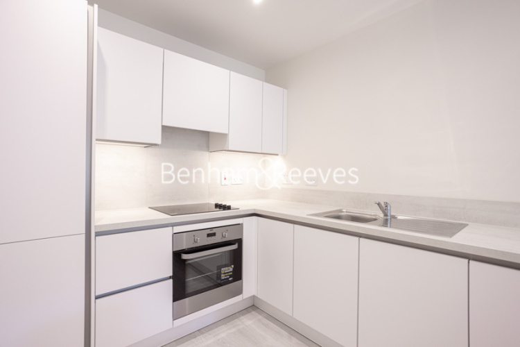 1  bedroom flat to rent in Inglis Way, Hampstead, NW7-image 2