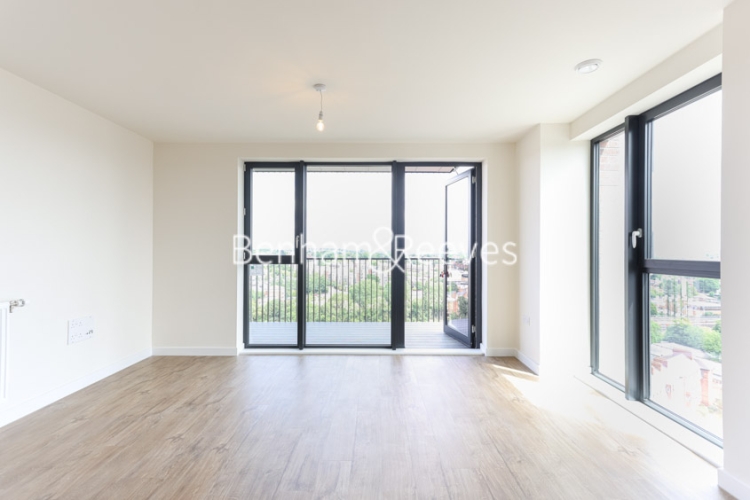 2  bedrooms flat to rent in Watkin Road, Wembley, HA9-image 1