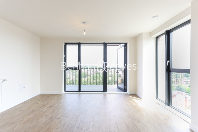 2 bedrooms flat to rent in Watkin Road, Wembley, HA9-image 1