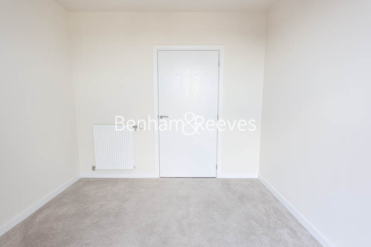 2  bedrooms flat to rent in North End Road, Wembley, HA9-image 15
