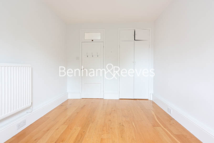 3  bedrooms flat to rent in Barrow Hill Estate, Charlbert Street, NW8-image 3