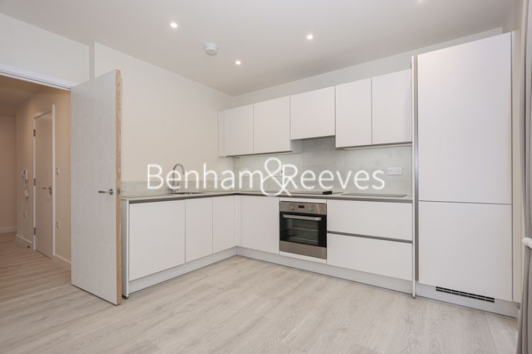 2 bedrooms flat to rent in Fritillary Apartments, Harewood Avenue, NW7-image 2