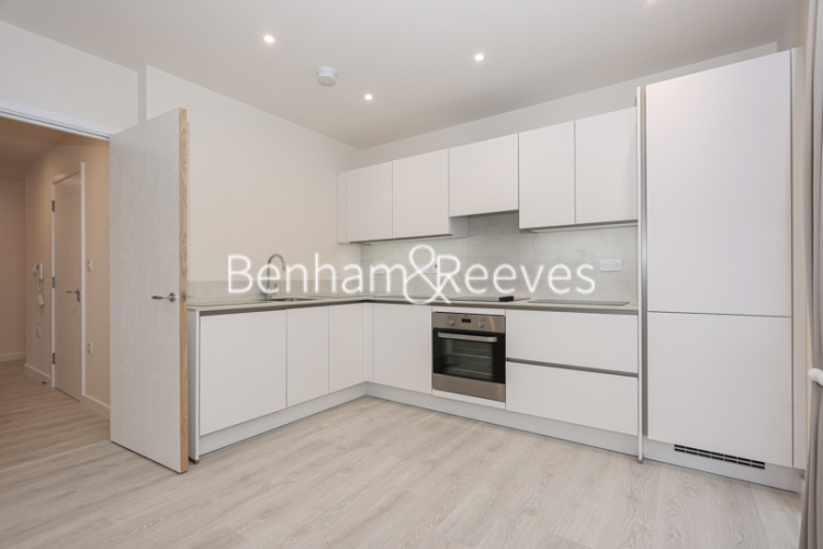 2  bedrooms house to rent in Fritillary Apartments, Harewood Avenue, NW7-image 2