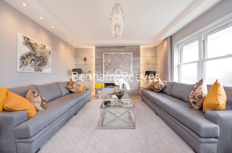 3 bedrooms flat to rent in Lyndhurst Road, Hampstead, NW3-image 1