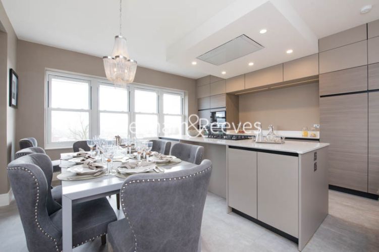 3 bedrooms flat to rent in Lyndhurst Road, Hampstead, NW3-image 2