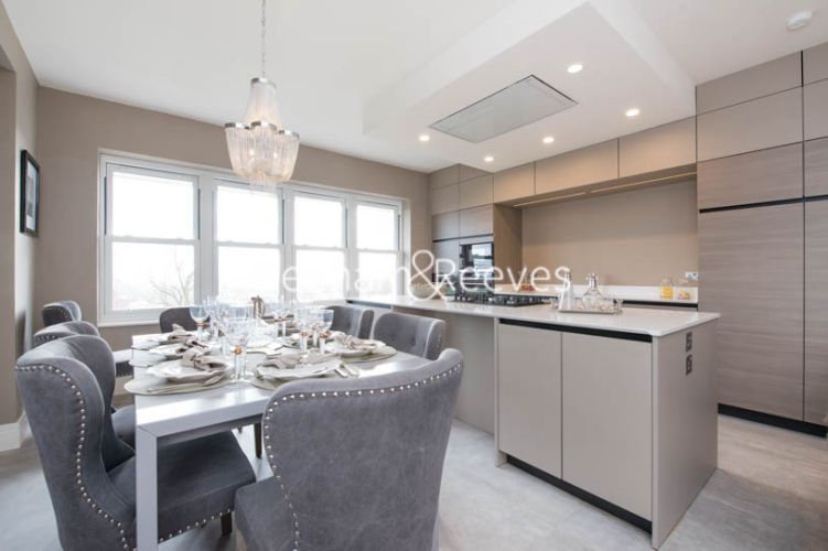 3  bedrooms flat to rent in Lyndhurst Road, Hampstead, NW3-image 2