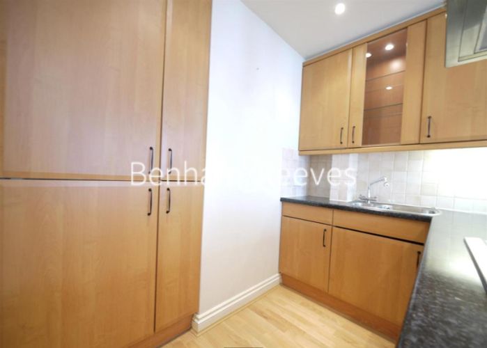 2 bedrooms flat to rent in Gayton Crescent, Hampstead, NW3-image 2
