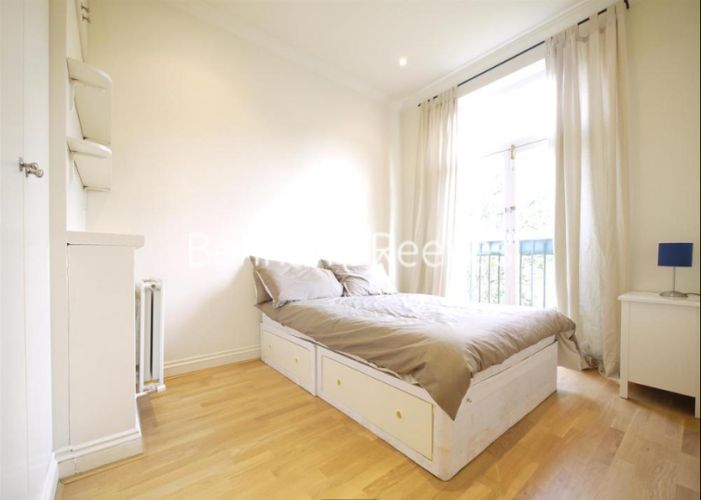 2 bedrooms flat to rent in Gayton Crescent, Hampstead, NW3-image 3
