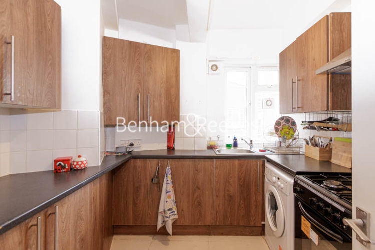 2  bedrooms flat to rent in Embassy House, Hampstead, NW6-image 2