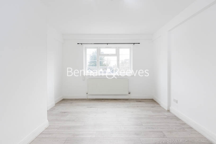 2  bedrooms flat to rent in Embassy House, Hampstead, NW6-image 3