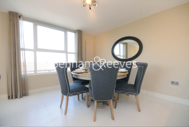 3 bedrooms flat to rent in Boydell Court, St. Johns Wood Park, NW8-image 3