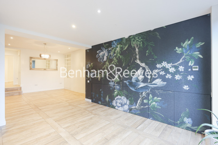 3  bedrooms flat to rent in Nassington Road, Hampstead, NW3-image 1