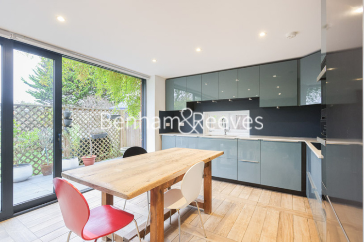 3 bedrooms flat to rent in Nassington Road, Hampstead, NW3-image 2