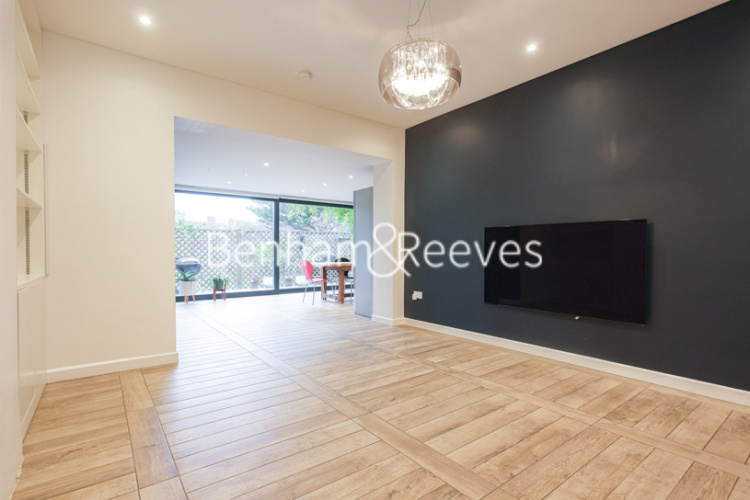 3  bedrooms flat to rent in Nassington Road, Hampstead, NW3-image 11