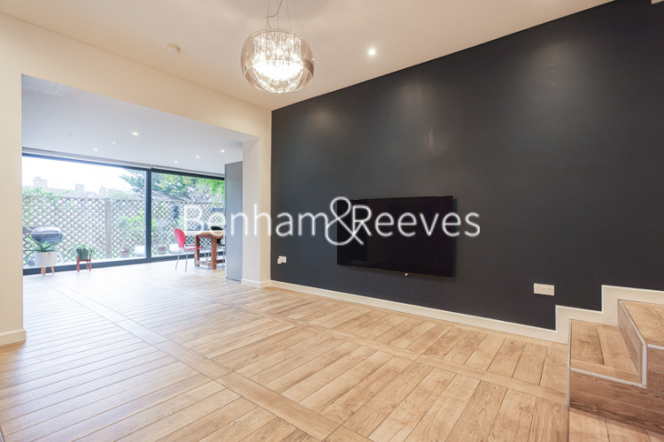 3  bedrooms flat to rent in Nassington Road, Hampstead, NW3-image 16