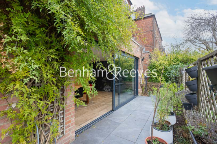 3  bedrooms flat to rent in Nassington Road, Hampstead, NW3-image 19
