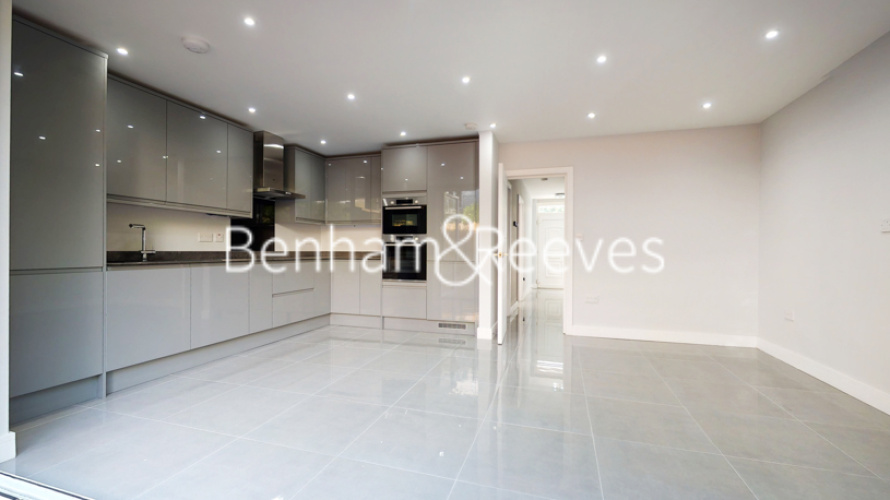 5  bedrooms house to rent in Hornby Close, Hampstead ,NW3-image 2