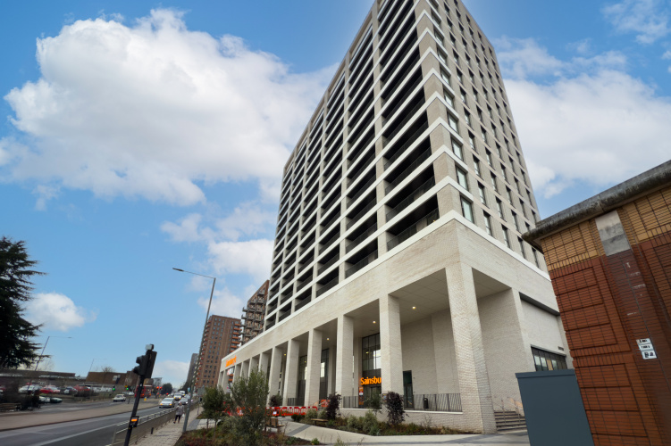 2  bedrooms flat to rent in The Hyde, West Hendon, NW9-image 5