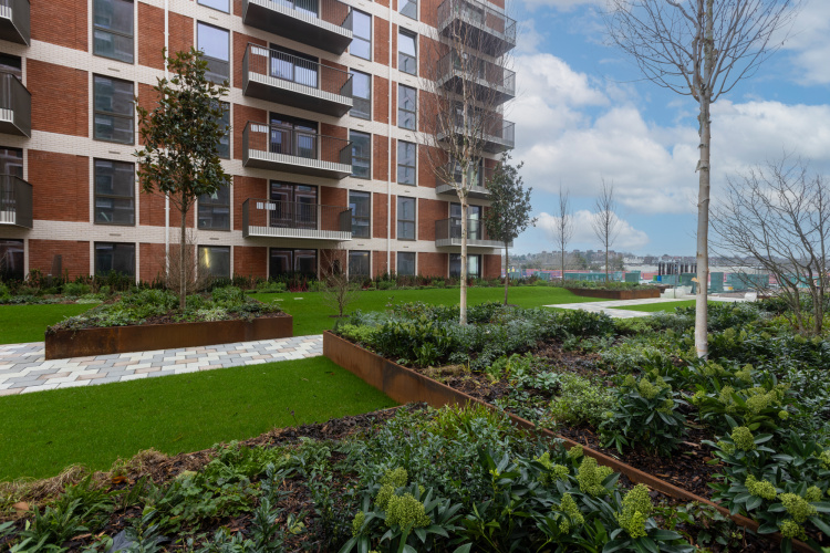 2  bedrooms flat to rent in The Hyde, West Hendon, NW9-image 14