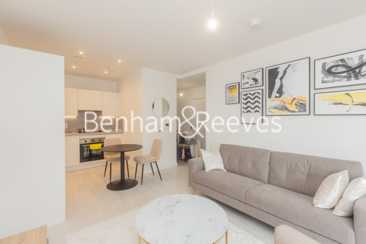 1  bedroom flat to rent in Perryfield Way, Hampstead, NW9-image 1