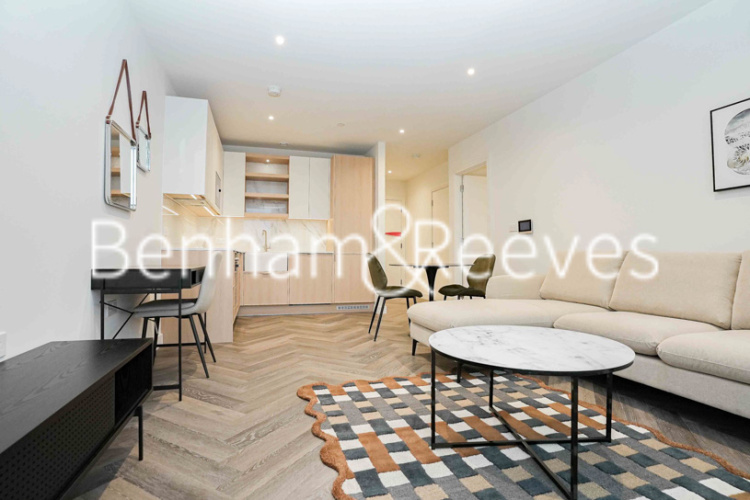 1  bedroom flat to rent in Henshaw Parade, Hampstead, NW9-image 1