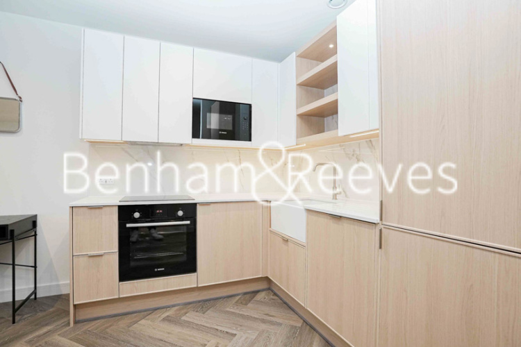 1  bedroom flat to rent in Henshaw Parade, Hampstead, NW9-image 2