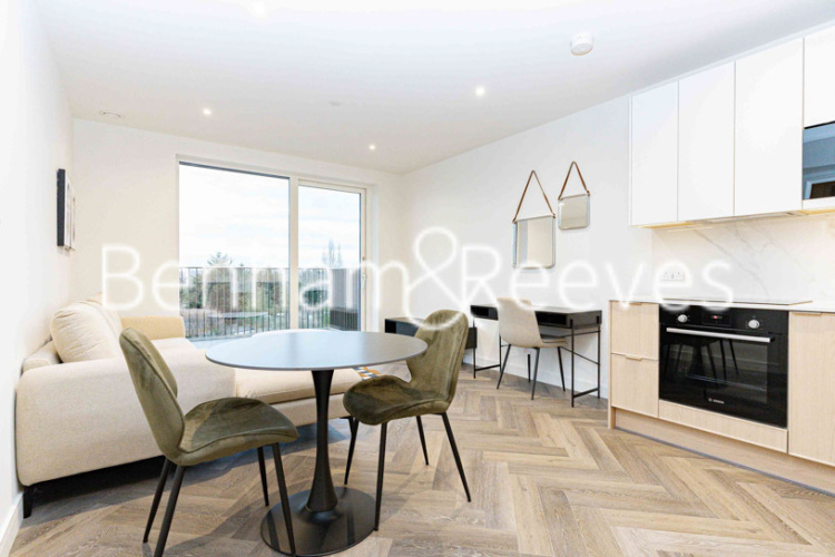 1  bedroom flat to rent in Henshaw Parade, Hampstead, NW9-image 3