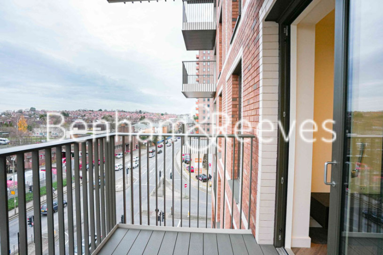 1  bedroom flat to rent in Henshaw Parade, Hampstead, NW9-image 6