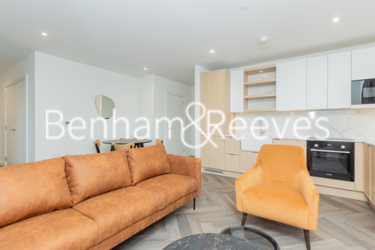 1  bedroom flat to rent in The Hyde, West Hendon, NW9-image 1