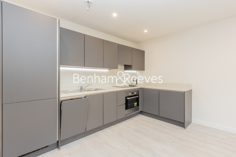 1  bedroom flat to rent in Buttercup Apartments, Milbrook Park, NW7-image 2
