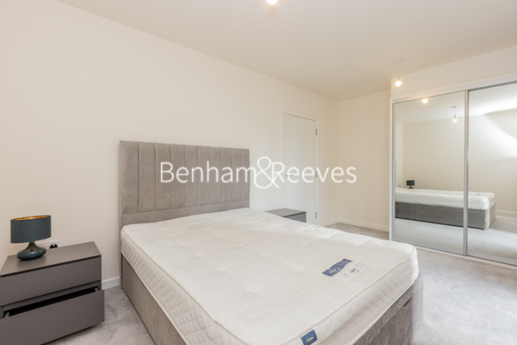 1  bedroom flat to rent in Buttercup Apartments, Milbrook Park, NW7-image 3