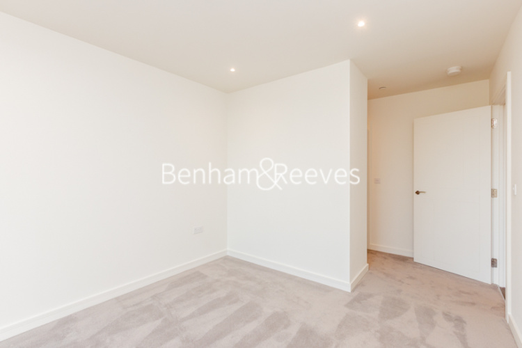 2  bedrooms flat to rent in Henshaw Parade, Hendon, NW9-image 3