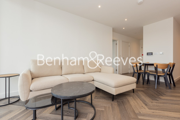 2  bedrooms flat to rent in Henshaw Parade, Hampstead, NW9-image 1