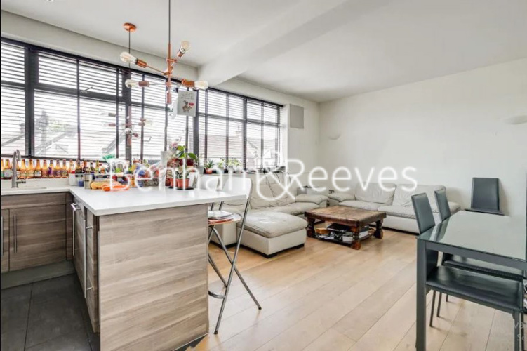 4  bedrooms flat to rent in Villiers Road, Willesden, NW2-image 1
