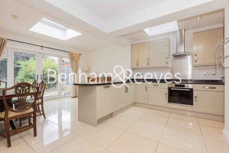 4  bedrooms flat to rent in Woodlands, Hampstead, NW11-image 2