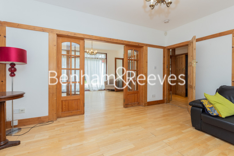 4  bedrooms flat to rent in Woodlands, Hampstead, NW11-image 8