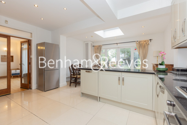 4  bedrooms flat to rent in Woodlands, Hampstead, NW11-image 9