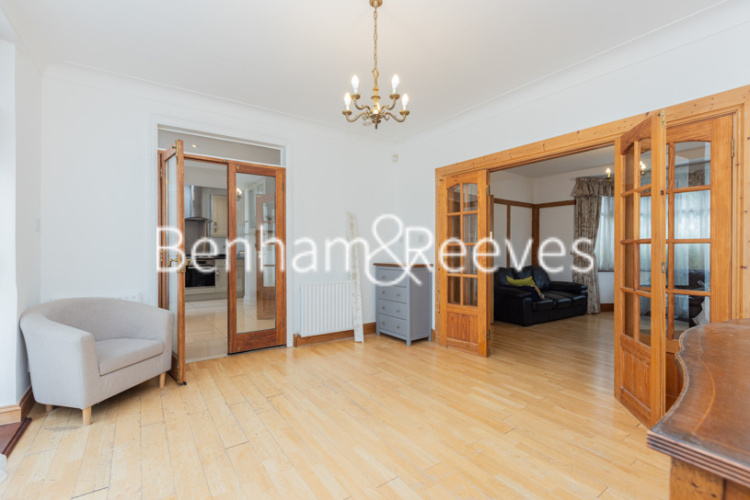 4  bedrooms flat to rent in Woodlands, Hampstead, NW11-image 20