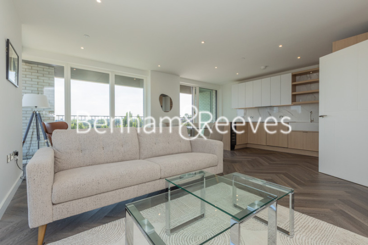 3  bedrooms flat to rent in Henshaw Parade, Hendon, NW9-image 1