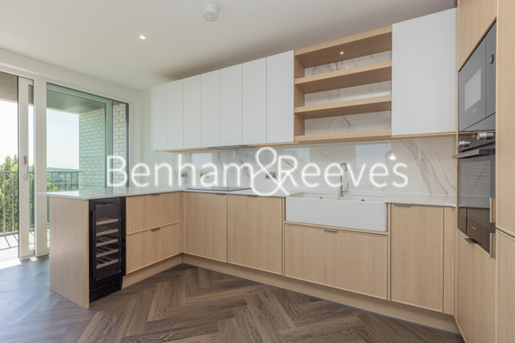 3  bedrooms flat to rent in Henshaw Parade, Hendon, NW9-image 2