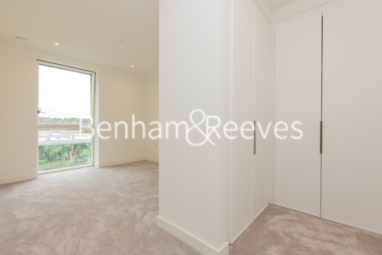 3  bedrooms flat to rent in Henshaw Parade,Hendon, NW9-image 9