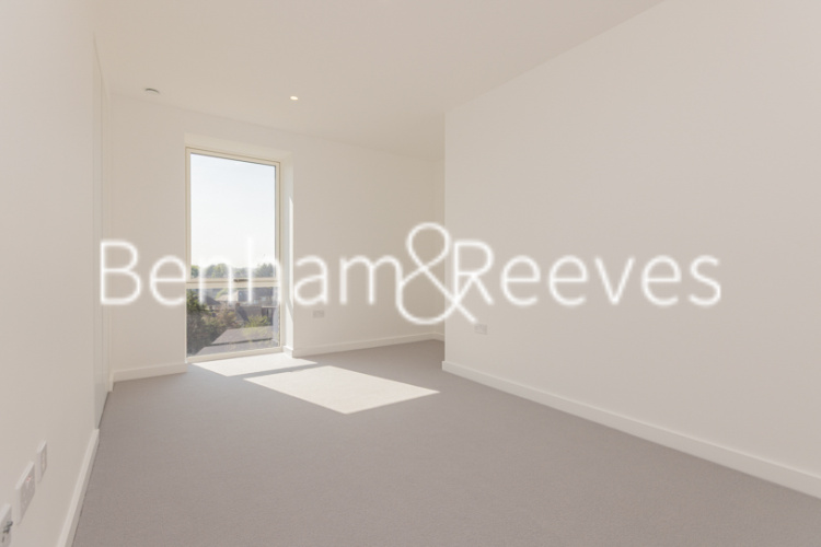 3  bedrooms flat to rent in New brent cross town , NW2-image 3