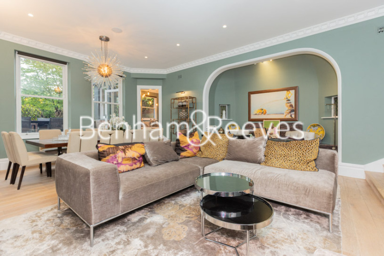 3  bedrooms flat to rent in Lyndhurst Gardens, Hampstead, NW3-image 1